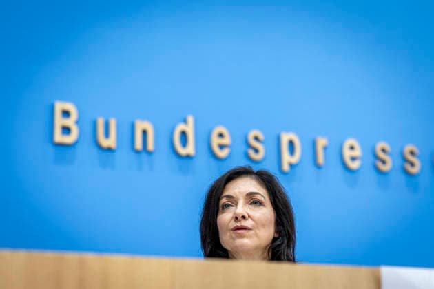Katherina Reiche, Bundesministerin fuer Wirtschaft und Energie, stellt die Herbstprojektion 2026 der Bundesregierung im Rahmen einer Bundespressekonferenz vor, in Berlin, 08.10.2026. Berlin Deutschland Copyright: xYonaxElsnerx