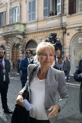 IPA89429533 - Journalist Lilli Gruber arrives at the Teatro Sistina for the celebrations marking the 150th anniversary of the *Corriere della Sera* in Rome, Italy, on October 8, 2026. Flavio Brancaleone Fotogramma  Copyright: xFLAVIO_BRANCALONEx xx IPA89429533