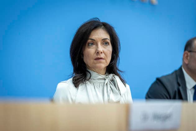 Katherina Reiche, Bundesministerin fuer Wirtschaft und Energie, stellt die Herbstprojektion 2026 der Bundesregierung im Rahmen einer Bundespressekonferenz vor, in Berlin, 08.10.2026. Berlin Deutschland Copyright: xYonaxElsnerx