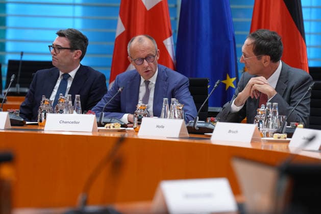 Reginonales Wirtschaftsforum mit Bundeskanzler Merz und britischen Premierminister Andrew Burnham Bundeskanzler Friedrich Merz und Andrew Burnham der Premierminister des Vereinigten Königreichs Großbritannien und Nordirland beim Auftakt des gemeinsamen regionalen Wirtschaftsforum im Bundeskanzleramt, 08.10.2026 Berlin Berlin Deutschland