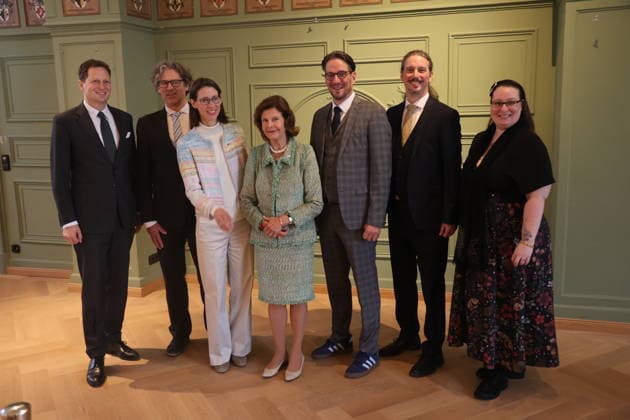 Königin Silvia von Schweden beucht Insel Mainau Konstanz Mainau, 08.10.2026 Ihre Majestät Königin Silvia von Schweden besucht die Insel Mainau be Konstanz. und schreibt sich uter anderen In das Goldene Buch der Stadt ein. Im Baden- Württemberg Germany Copyright: xMatthiasxGränzdörferx