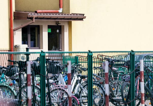 Stabbing attack at a primary school in Poland Photo: Wojciech Olkusnik East News Bikes are seen parked outside the school after a knife attack at the local primary school on October 8, 2026 in the village of Leszczydol-Nowiny in central Poland, approximately 60 km north-east of Warsaw. A 15-year-old school graduate entered the building armed with a knife and fatally stabbed the janitor and wounded two teachers trying to overpower him. According to the police the perpetrator was wearing a helmet with a camera and planned to record the attack. A day earlier a stabbing attack, where nine people were wounded, occurred in a vocational school in the town of Ostroleka, 50 km north of today s site. EN_01685559_0009 