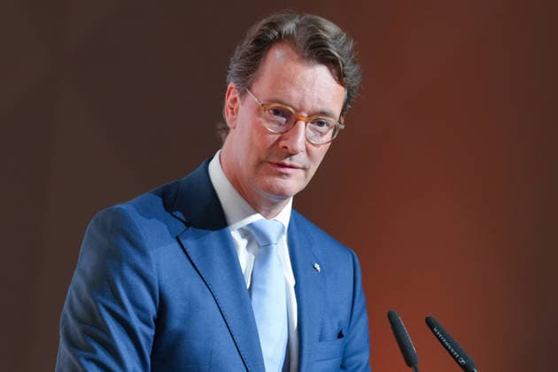 Tag der Markenwirtschaft 2026 NRW Ministerpraesident Hendrik Wuest auf der Buehne beim Tag der Markenwirtschaft 2026, Berlin, 08.10.2026 Berlin Berlin Deutschland