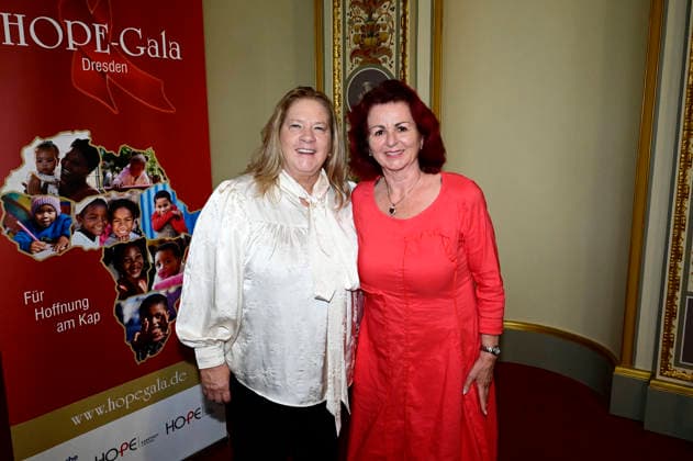 Kathy Kelly und Viola Klein beim Pressegespräch und Präsentation des 16. HOPE-Award zur 18. Hope Gala 2026 im Schauspielhaus Dresden. Dresden, 08.10.2026