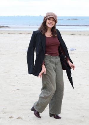 Zoe Adjani on the beach during the 37th Dinard British and Irish Film Festival in Dinard, France, on October 8, 2026. Denis Guignebourg, Bestimage. 37th Dinard British and Irish Film Festival on October 8, 2026, in Dinard, France. Dinard, France  Copyright: xDenisxGuignebourgx xBestimagexDenisxGuignebourgx xBestimagex