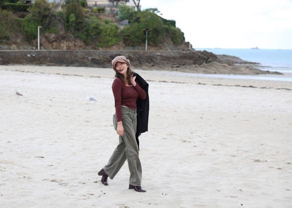 Zoe Adjani on the beach during the 37th Dinard British and Irish Film Festival in Dinard, France, on October 8, 2026. Denis Guignebourg, Bestimage. 37th Dinard British and Irish Film Festival on October 8, 2026, in Dinard, France. Dinard, France  Copyright: xDenisxGuignebourgx xBestimagexDenisxGuignebourgx xBestimagex