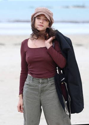 Zoe Adjani on the beach during the 37th Dinard British and Irish Film Festival in Dinard, France, on October 8, 2026. Denis Guignebourg, Bestimage. 37th Dinard British and Irish Film Festival on October 8, 2026, in Dinard, France. Dinard, France  Copyright: xDenisxGuignebourgx xBestimagexDenisxGuignebourgx xBestimagex