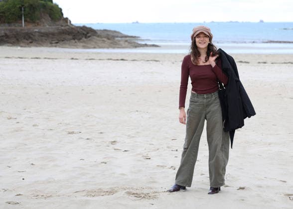 Zoe Adjani on the beach during the 37th Dinard British and Irish Film Festival in Dinard, France, on October 8, 2026. Denis Guignebourg, Bestimage. 37th Dinard British and Irish Film Festival on October 8, 2026, in Dinard, France. Dinard, France  Copyright: xDenisxGuignebourgx xBestimagexDenisxGuignebourgx xBestimagex