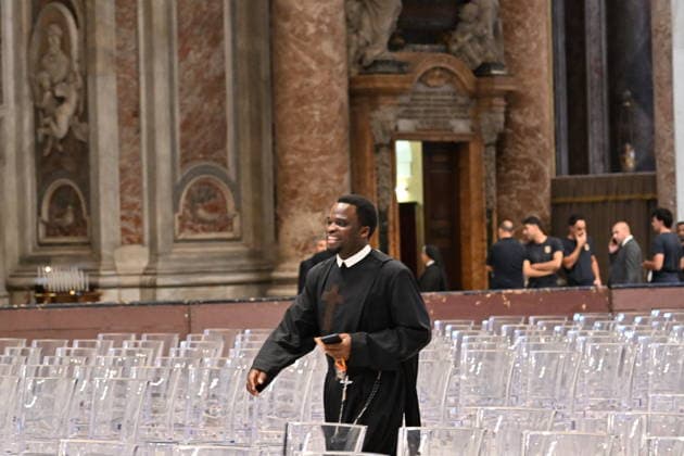 IPA89433501 - Italy, Rome, Vatican, October 8, 2026: Pope Leo XIV celebrates Holy Mass for the academic year at the Pontifical Universities in St. Peter s Basilica in the Vatican. Photograph by ALESSIA GIULIANI Catholic Press Photo  Copyright: xx xAlessiaxGiuliani Catholipressphox IPA89433501