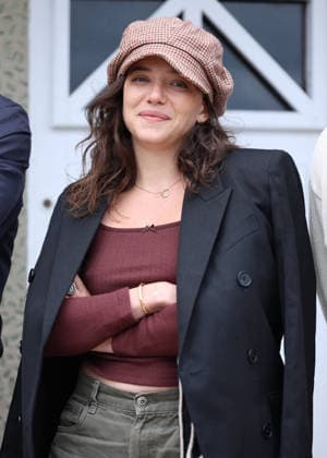 Zoe Adjani at the unveiling of Amira Casar’s beach hut on Dinard Beach during the 37th Dinard British and Irish Film Festival, France, on October 8, 2026. Denis Guignebourg, Bestimage. 37th Dinard British Irish Film Festival on October 8, 2026, in Dinard, France. Dinard, France  Copyright: xDenisxGuignebourgx xBestimagexDenisxGuignebourgx xBestimagex