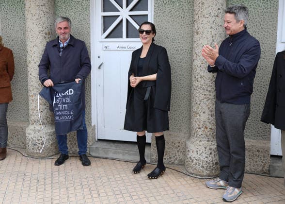 Amira Casar at the unveiling of her beach cabana during the 37th Dinard British and Irish Film Festival, France, on October 8, 2026. Denis Guignebourg, Bestimage. 37th Dinard British Irish Film Festival on October 8, 2026, in Dinard, France. Dinard, France  Copyright: xDenisxGuignebourgx xBestimagexDenisxGuignebourgx xBestimagex