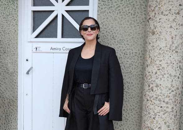 Amira Casar at the unveiling of her beach cabana during the 37th Dinard British and Irish Film Festival, France, on October 8, 2026. Denis Guignebourg, Bestimage. 37th Dinard British Irish Film Festival on October 8, 2026, in Dinard, France. Dinard, France  Copyright: xDenisxGuignebourgx xBestimagexDenisxGuignebourgx xBestimagex