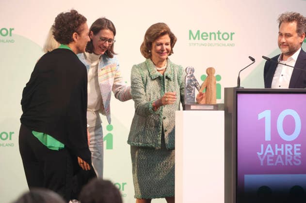 Sybille Perez, Monika Brandt, Bettina Gräfin Bernadotte, Königin Silvia von Schweden und Moritz Ritter bei der Verleihung vom Mentor-Zukunftspreis beim Jubiläum der Mentor-Stiftung auf der Insel Mainau. Mainau, 08.10.2026