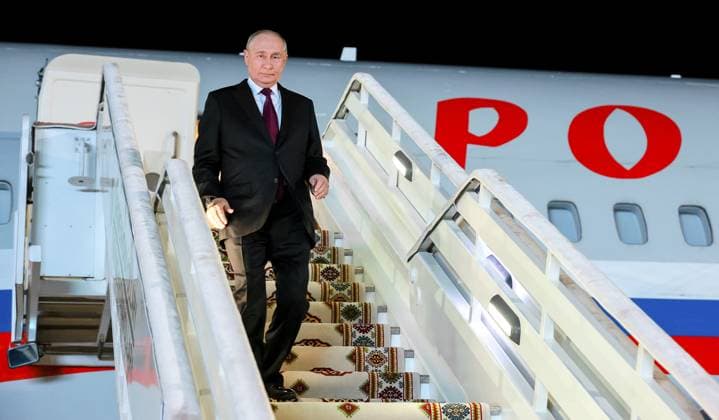 Turkmenistan Russia 9260598 08.10.2026 Russian President Vladimir Putin disembarks from a plane upon arrival at Turkmenbashi International Airport in Turkmenbashi, Turkmenistan. Vladimir Smirnov Sputnik Turkmenbashi Turkmenistan  Copyright: xVladimirxSmirnovx