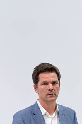 Berlin, 08.10.2026: Steffen Krach (SPD), aufgenommen beim gemeinsamen Pressestatement von Die Linke Berlin, Bündnis 90 Die Grünen Berlin und SPD Berlin nach Abschluss der Vorgespräche im Foyer des Hauses der Statistik. Pressestatement von Linke, Grünen und SPD in Berlin