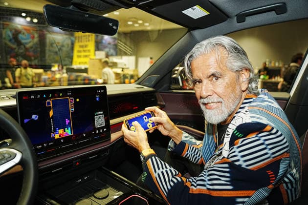 October 8, 2026, New York, New York, USA: Video game designer and Tetris co-founder HENK ROGERS at 2026 New York Comic Con at the Javits Center on October 8, 2026 in New York. HENK ROGERS is on had to welcome the next evolution of Tetris as it moves into the dashboard of a 2027 Volkswagen Atlas. Volkswagen is bringing Tetris to its vehicles through AirConsole, an in car gaming platform that turns the vehicle s infotainment screen into a gaming display, with smartphones serving as the controllers. The games are designed to be played while the vehicle is parked, creating a new kind of entertainment experience inside the car. New York USA  - ZUMAb148 20261008_zap_b148_001 Copyright: xBryanxSmithx