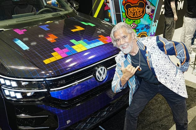 October 8, 2026, New York, New York, USA: Video game designer and Tetris co-founder HENK ROGERS at 2026 New York Comic Con at the Javits Center on October 8, 2026 in New York. HENK ROGERS is on had to welcome the next evolution of Tetris as it moves into the dashboard of a 2027 Volkswagen Atlas. Volkswagen is bringing Tetris to its vehicles through AirConsole, an in car gaming platform that turns the vehicle s infotainment screen into a gaming display, with smartphones serving as the controllers. The games are designed to be played while the vehicle is parked, creating a new kind of entertainment experience inside the car. New York USA  - ZUMAb148 20261008_zap_b148_002 Copyright: xBryanxSmithx