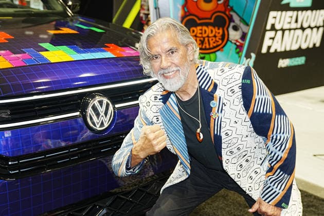 October 8, 2026, New York, New York, USA: Video game designer and Tetris co-founder HENK ROGERS at 2026 New York Comic Con at the Javits Center on October 8, 2026 in New York. HENK ROGERS is on had to welcome the next evolution of Tetris as it moves into the dashboard of a 2027 Volkswagen Atlas. Volkswagen is bringing Tetris to its vehicles through AirConsole, an in car gaming platform that turns the vehicle s infotainment screen into a gaming display, with smartphones serving as the controllers. The games are designed to be played while the vehicle is parked, creating a new kind of entertainment experience inside the car. New York USA  - ZUMAb148 20261008_zap_b148_006 Copyright: xBryanxSmithx
