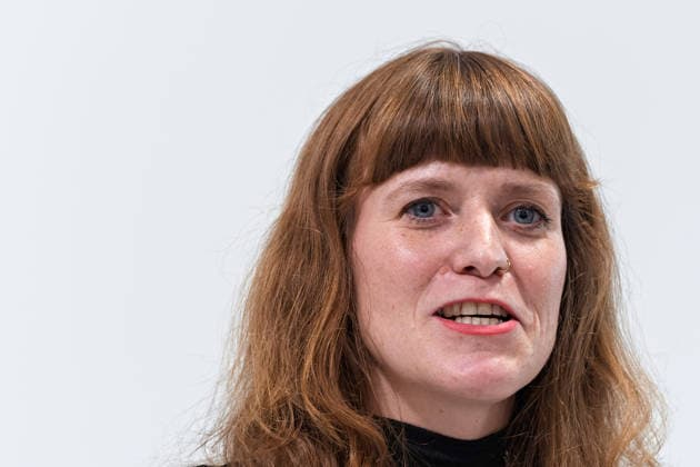 Berlin, 08.10.2026: Kerstin Wolter-Ehling (Die Linke) spricht beim gemeinsamen Pressestatement von Die Linke Berlin, Bündnis 90 Die Grünen Berlin und SPD Berlin nach Abschluss der Vorgespräche im Foyer des Hauses der Statistik. Pressestatement von Linke, Grünen und SPD in Berlin