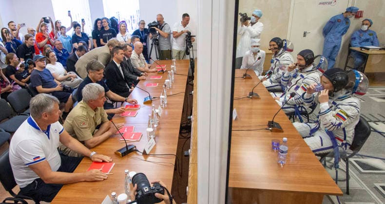 October 8, 2026, Baikonur, Kazakhstan: Baikonur, Kazakhstan. 14 July, 2026. The Expedition 75 crew talks with Roscosmos Sergei Krikalev and Dmitry Bakanov and NASA s Jared Isaacman and Matt Anderson after Sokol suit pressure checks at the Baikonur Cosmodrome, July 14, 2026 in Baikonur, Kazakhstan. Isaacman is NASA Administrator and Bakanov is Roscosmos Director General. Baikonur Kazakhstan - ZUMAp138 20261008_zaa_p138_012 Copyright: xVictorxZelentsov Nasax
