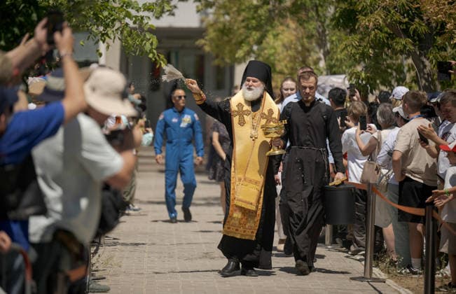 October 8, 2026, Baikonur, Kazakhstan: Baikonur, Kazakhstan. 14 July, 2026. A Russian Orthodox priest blesses onlookers as the Expedition 75 crew prepares to depart the Cosmonaut Hotel for suit-up, July 14, 2026 in Baikonur, Kazakhstan. The crew launched later that day to the International Space Station. Baikonur Kazakhstan - ZUMAp138 20261008_zaa_p138_029 Copyright: xBillxIngalls Nasax