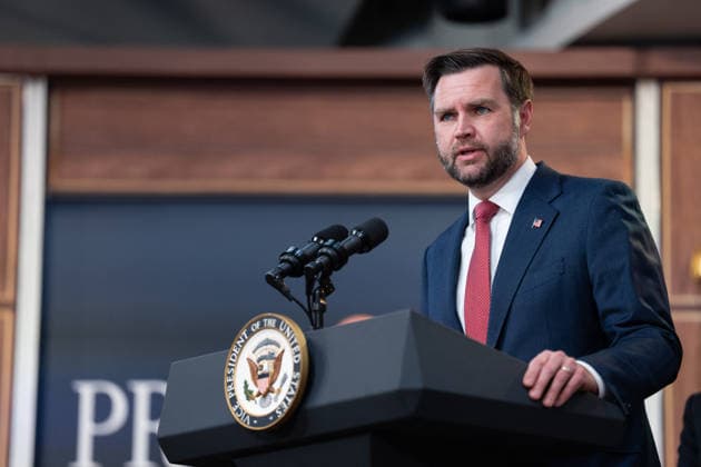 JD Vance During Immigration Program Announcement - Washington Vice President JD Vance gives remarks during an announcement in the South Court Auditorium of the Eisenhower Executive Office Building at the White House in Washington, DC, US, on Thursday, Oct. 8, 2026. The Trump administration said Thursday that it would suspend an immigration program for multiple tech firms, including Microsoft Corp., alleging widespread abuse of a worker visa system. Photo by Aaron Schwartz Pool ABACAPRESS.COM Washington District of Columbia  Copyright: xPool ABACAx