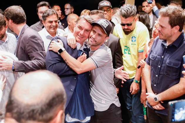 BRASiLIA, DF - 08.10.2026: FLaVIO MEETS WITH POLITICIANS FROM THE PL - Presidential candidate Flavio Bolsonaro meets with PL deputies and governors elected this Thursday (October 8th) at the Brasil 21 building. x3026725x  JoaoxPedroxCarvalho