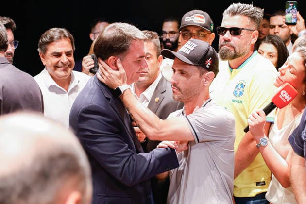 BRASiLIA, DF - 08.10.2026: FLaVIO MEETS WITH POLITICIANS FROM THE PL - Presidential candidate Flavio Bolsonaro meets with PL deputies and governors elected this Thursday (October 8th) at the Brasil 21 building. x3026726x  JoaoxPedroxCarvalho
