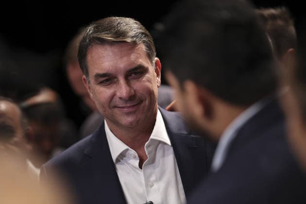 Brazilian presidential candidate Flavio Bolsonaro of the Liberal Party BRASILIA, BRAZIL - OCTOBER 08 : Brazilian presidential candidate Flavio Bolsonaro of the Liberal Party (PL) attends a meeting with elected governors ahead of the presidential runoff election, in Brasilia, Brazil on October 08, 2026. Mateus Bonomi Anadolu Brasilia Brazil. Editorial use only. Please get in touch for any other usage.  Copyright: x2026xAnadoluxMateusxBonomix