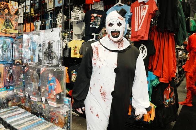 October 8, 2026, New York, New York, USA: An attendee in cosplay at the 2026 New York Comic Con at the Javits Center on October 8, 2026 in New York. New York USA  - ZUMAb148 20261008_zap_b148_041 Copyright: xBryanxSmithx