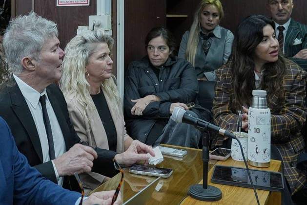 Closing arguments begin in the Maradona s death in Argentina SAN ISIDRO, ARGENTINA - OCTOBER 8: Dalma Maradona (L), and Gianinna Maradona (R), Diego Maradona’s daugthers, are seen at the courthouse as prosecutors and plaintiff attorneys present their closing arguments before Oral Criminal Court No. 7 in San Isidro, Argentina on October 8, 2026. The trial has entered its final stage, with the accusing parties seeking severe penalties against seven medical professionals charged with homicide with eventual intent over allegations of negligent and indifferent medical care that contributed to Maradona’s death. Luciano Gonzalez Anadolu San Isidro Argentina. Editorial use only. Please get in touch for any other usage.  Copyright: x2026xAnadoluxLucianoxGonzalezx