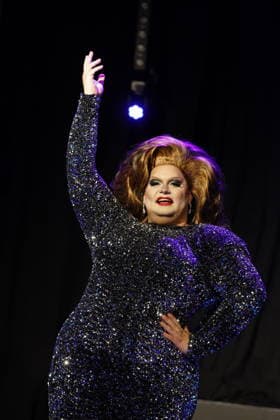 RECORD DATE NOT STATED 01.09.2026 Herne Revue Palast Ruhr Pressekonferenz zur neuen Show - Iconics - Mischung aus Travestie , Drag , Livegesang , Akrobatik und Tanz Aria Viderci ( dunkles Kleid )