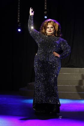 RECORD DATE NOT STATED 01.09.2026 Herne Revue Palast Ruhr Pressekonferenz zur neuen Show - Iconics - Mischung aus Travestie , Drag , Livegesang , Akrobatik und Tanz Aria Viderci ( dunkles Kleid )