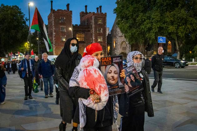 Pro-Palestine Silent Funeral Procession Central London, October 8, 2026 A pro-Palestine silent funeral procession took place in Central London, with demonstrators walking in silence to remember Palestinians killed in the conflict in Gaza. Participants carried Palestinian flags and placards, while some held a coffin and others carried effigies wrapped in burial shrouds, symbolising those killed in the conflict., Credit:Zak Irfan Avalon  Copyright: xZakxIrfanx xAvalonx 1141549610
