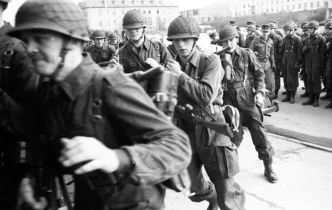 IMAGO History, 75 Jahre Grundgesetz, Eckpunkte Deutscher Geschichte, Allgemeine Wehrpflicht 1956