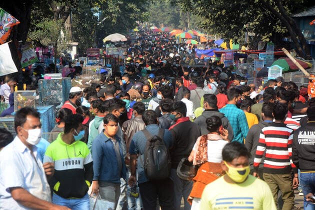 Coronavirus in Indien, Menschenmassen auf dem Bagbazar Sokher Haat Haustiermarkt in Kolkata