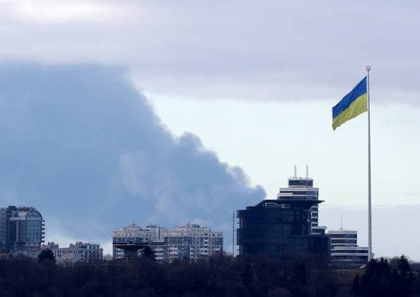 Ukraine-Krieg, Jahrestag der Invasion, Chronologie: Angriff auf Kiew, Krieg im Osten und Süden