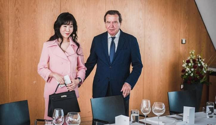 Land NRW entlässt So-yeon Schröder-Kim als Repräsentantin, Archivbilder