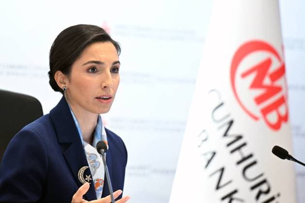 Türkei, Zentralbankchefin Hafize Gaye Erkan zieht wegen Mietpreis-Inflation wieder bei Eltern ein