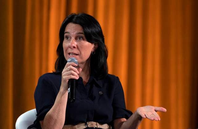 Valerie Plante, Bürgermeisterin von Montreal bricht während Pressekonferenz zusammen, Archivbilder