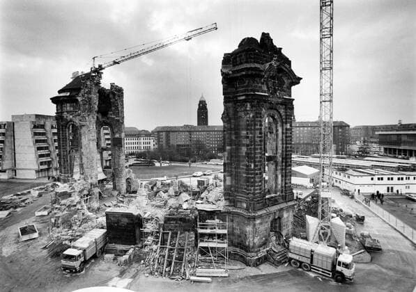 IMAGO History, 75 Jahre Grundgesetz, Eckpunkte Deutscher Geschichte, Wiederaufbau Dresdner Frauenkirche 2005