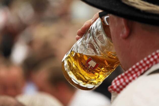 Bierpreise für eine Maß auf dem Oktoberfest steigen 2023 erneut, Archivbilder