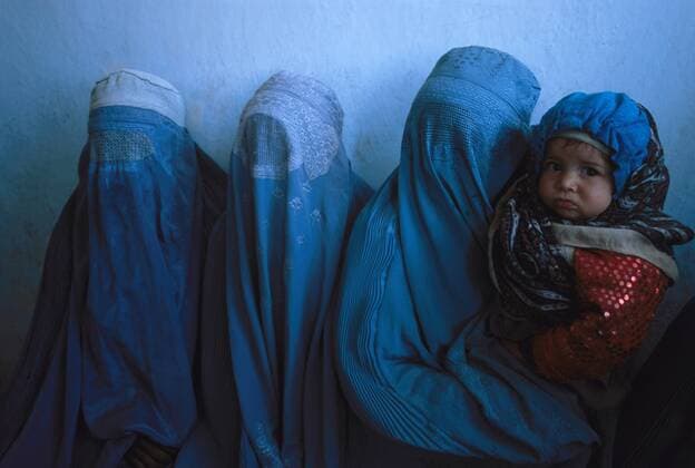 Afghanistan-Übernahme der Taliban, Frauen mit Burka in der Öffentlichkeit - Archivbilder