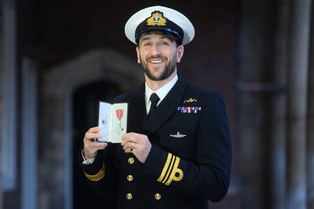Windsor Castle, Oberstleutnant Hugo Mitchell Heggs mit dem Verdienstorden MBE ausgezeichnet