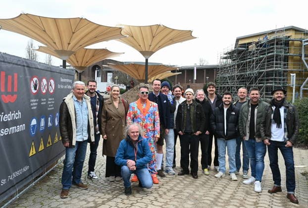 Pressekonferenz an Baustelle des Kölner Tanzbrunnen mit Bands und Veranstalter