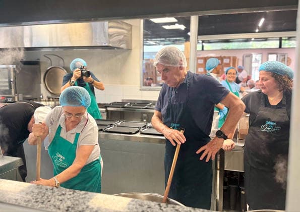 Libanon, Francois Fillon kocht mit Helfern der Suppenküche für Vertriebene und Bedürftige in Beirut