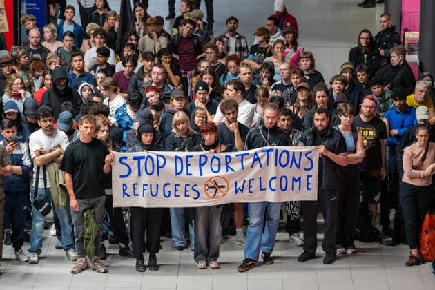Sachsen, Demonstration gegen Abschiebeflug nach Afghanistan vom Flughafen Leipzig Halle
