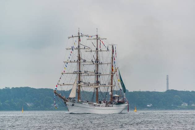Segelschulschiff Gorch Fock steuert neuen Ausbildungstörn an, Archivbilder