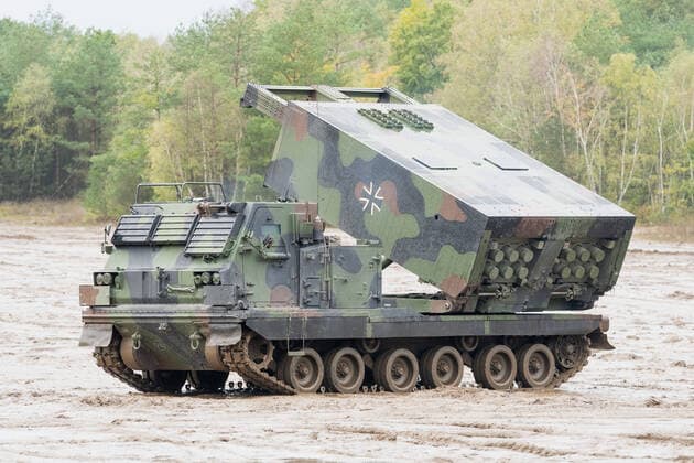Militär, Panzer, Mehrfachraketenwerfer-Artilleriesystem MLRS MARS II