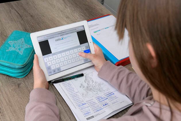 Coronavirus, Schüler machen Homeschooling und lernen zu Hause - Symbolbilder